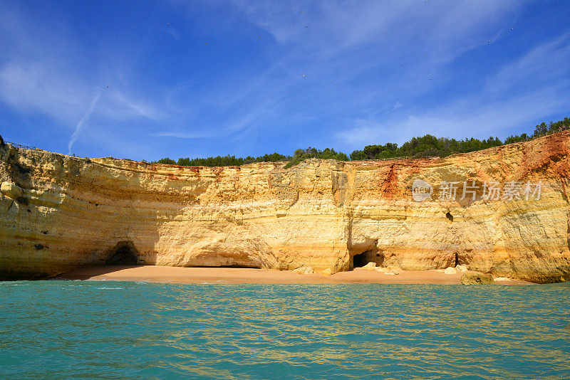 从大西洋看Corredoura海滩，Lagoa, Algarve，葡萄牙